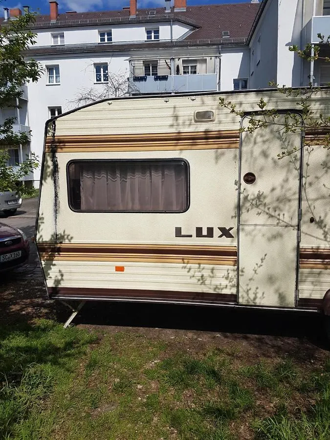 Retro Unterkunft! Gunstig Ubernachten Im Wohnwagen Am Wiesengrund. Only Public Toilets Available! Nürnberg Campingplatz